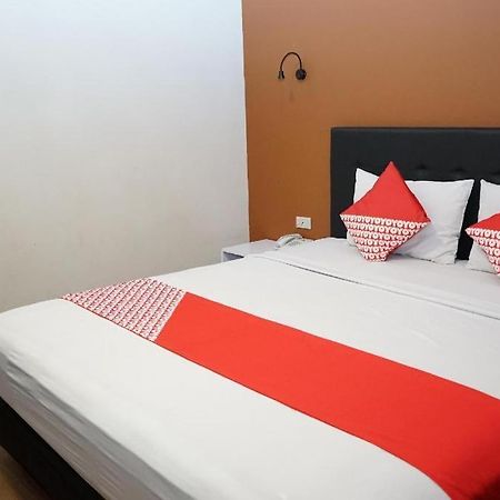 Ren'Z Hotel Pangkal Pinang Kültér fotó