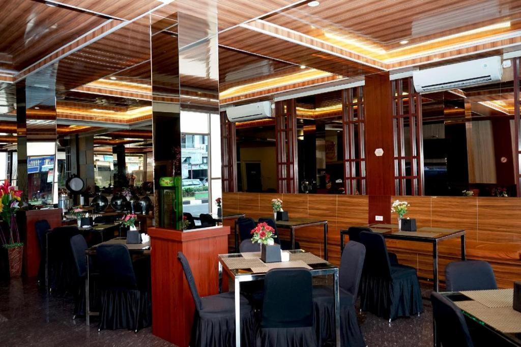 Ren'Z Hotel Pangkal Pinang Kültér fotó